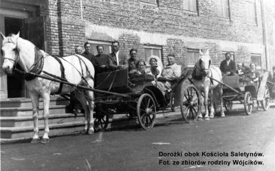 Dorożki obok Kościoła Saletyn&oacute;w